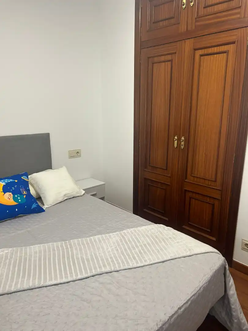 Bedroom of Flat for rent in Santiago de Compostela   with Furnished