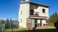 Vista exterior de Casa o xalet en venda en Medio Cudeyo amb Terrassa