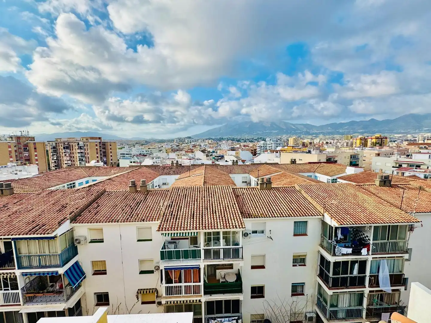 Vista exterior de Àtic en venda en Fuengirola amb Aire condicionat, Terrassa i Moblat