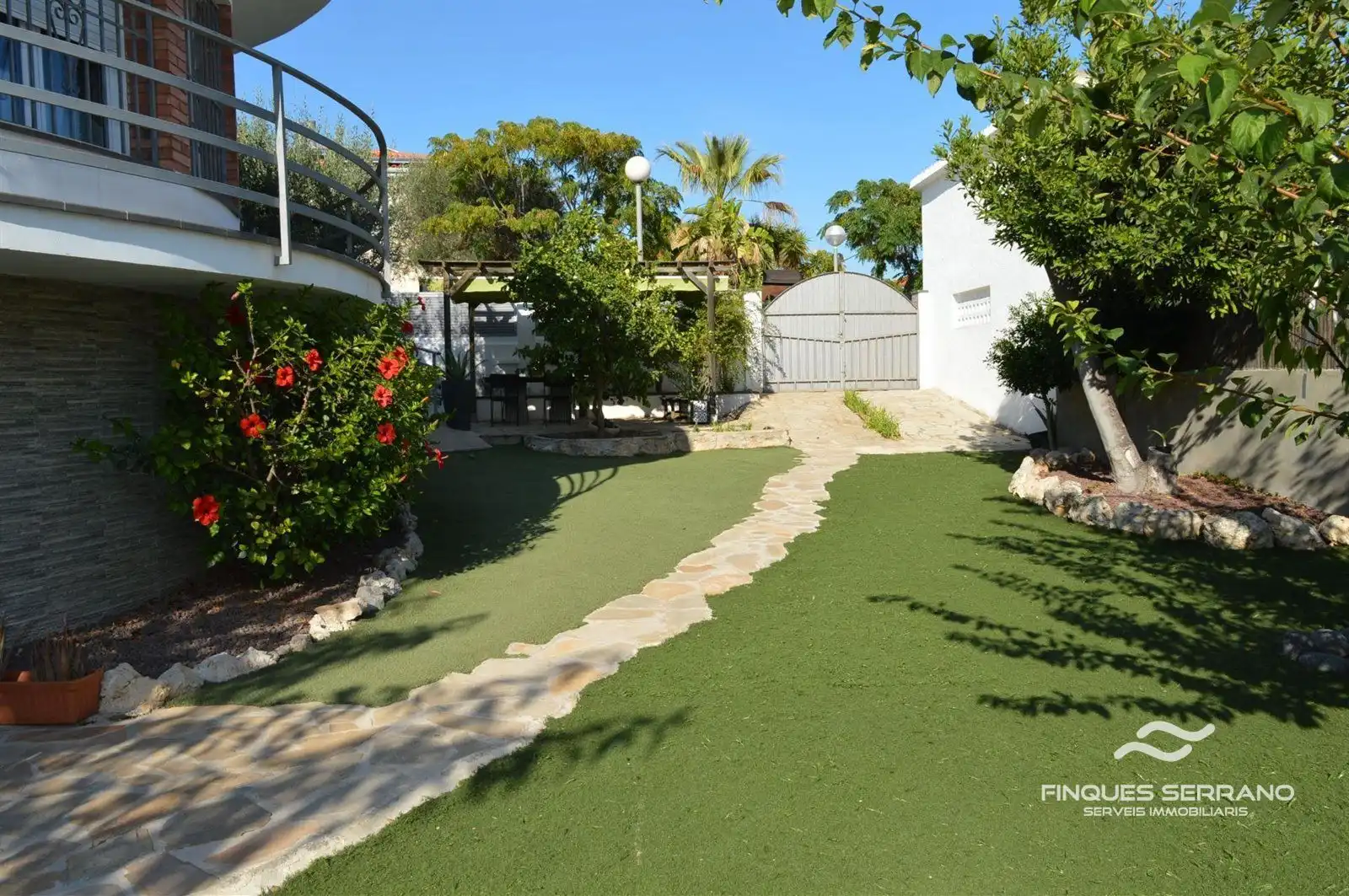 Vista exterior de Casa o chalet en venta en Vilanova i la Geltrú con Calefacción, Terraza y Trastero