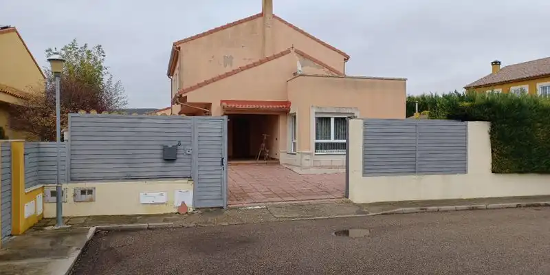 Vista exterior de Casa o chalet en venta en Renedo de Esgueva con Jardín privado