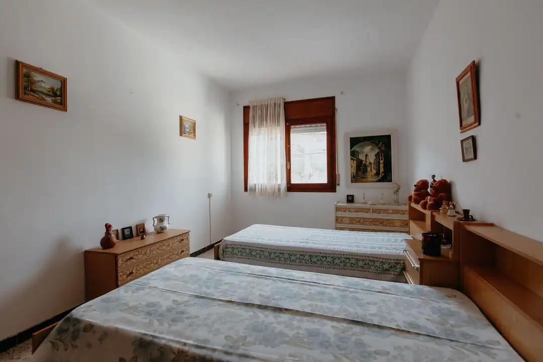 Dormitori de Casa o xalet en venda en Almuniente amb Calefacció, Terrassa i Moblat