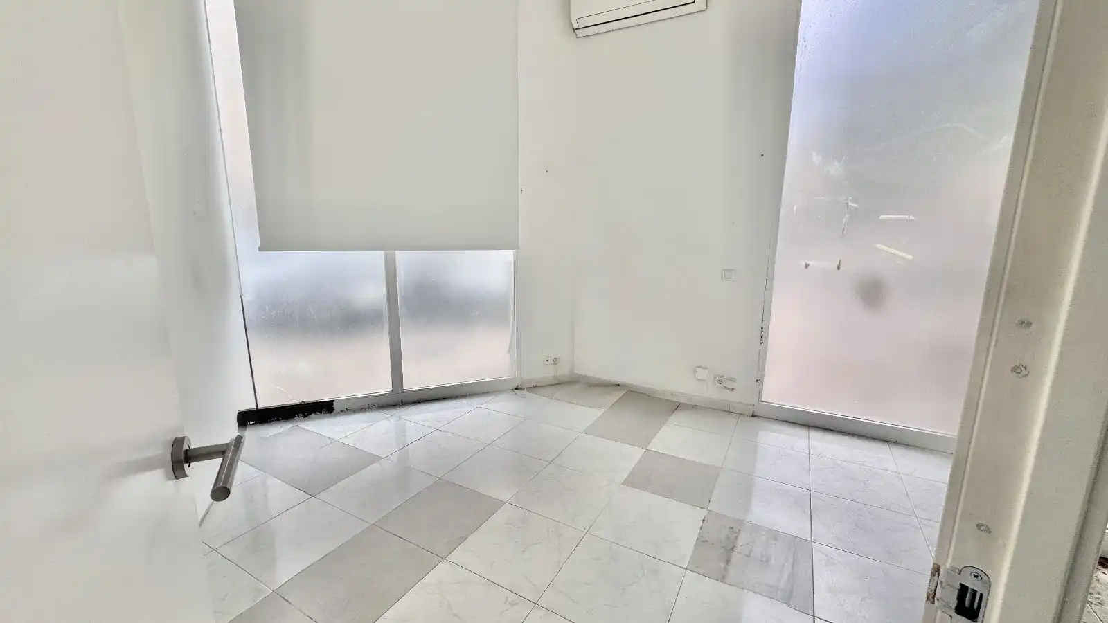 Commercial properties for sale in  Palma de Mallorca  with Air Conditioner, Terrace and Internet