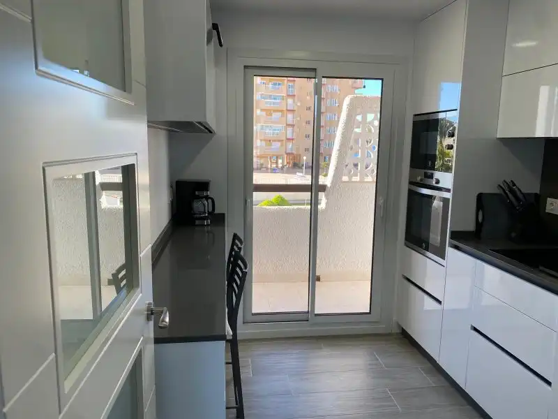 Cocina de Dúplex en venta en La Manga del Mar Menor con Aire acondicionado, Calefacción y Jardín privado