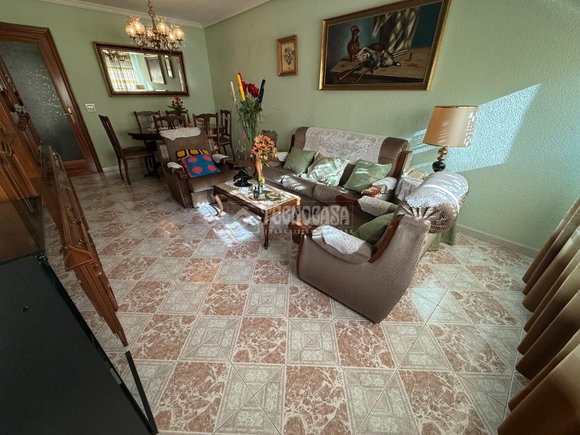 Sala d'estar de Pis en venda en  Madrid Capital amb Calefacció i Terrassa