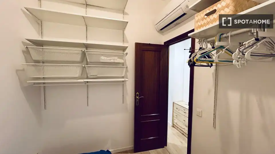 Dormitori de Apartament per a compartir en Madrid amb Aire condicionat, Calefacció i Terrassa