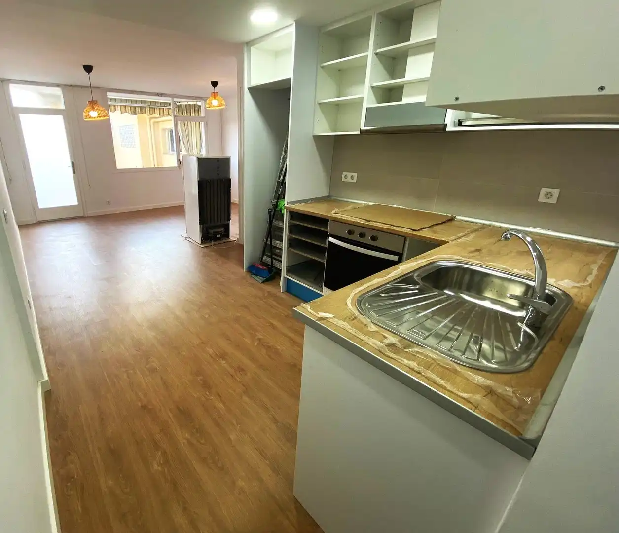 Cuina de Pis de lloguer en Badalona amb Calefacció, Parquet i Terrassa