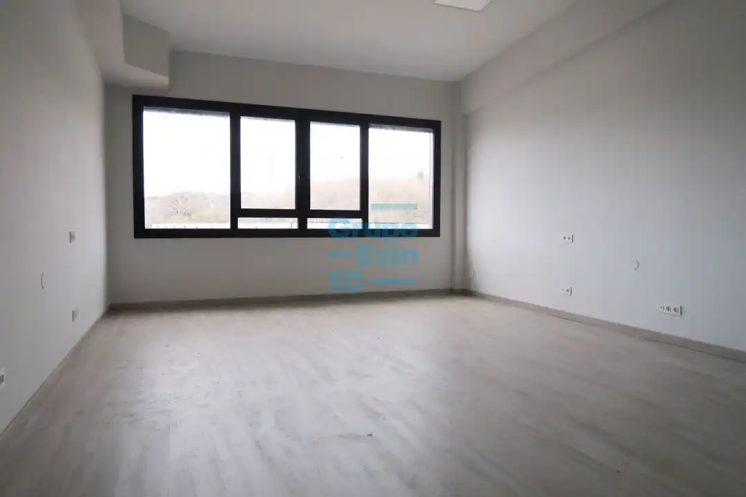 Schlafzimmer von Büro zur Miete in Donostia - San Sebastián 