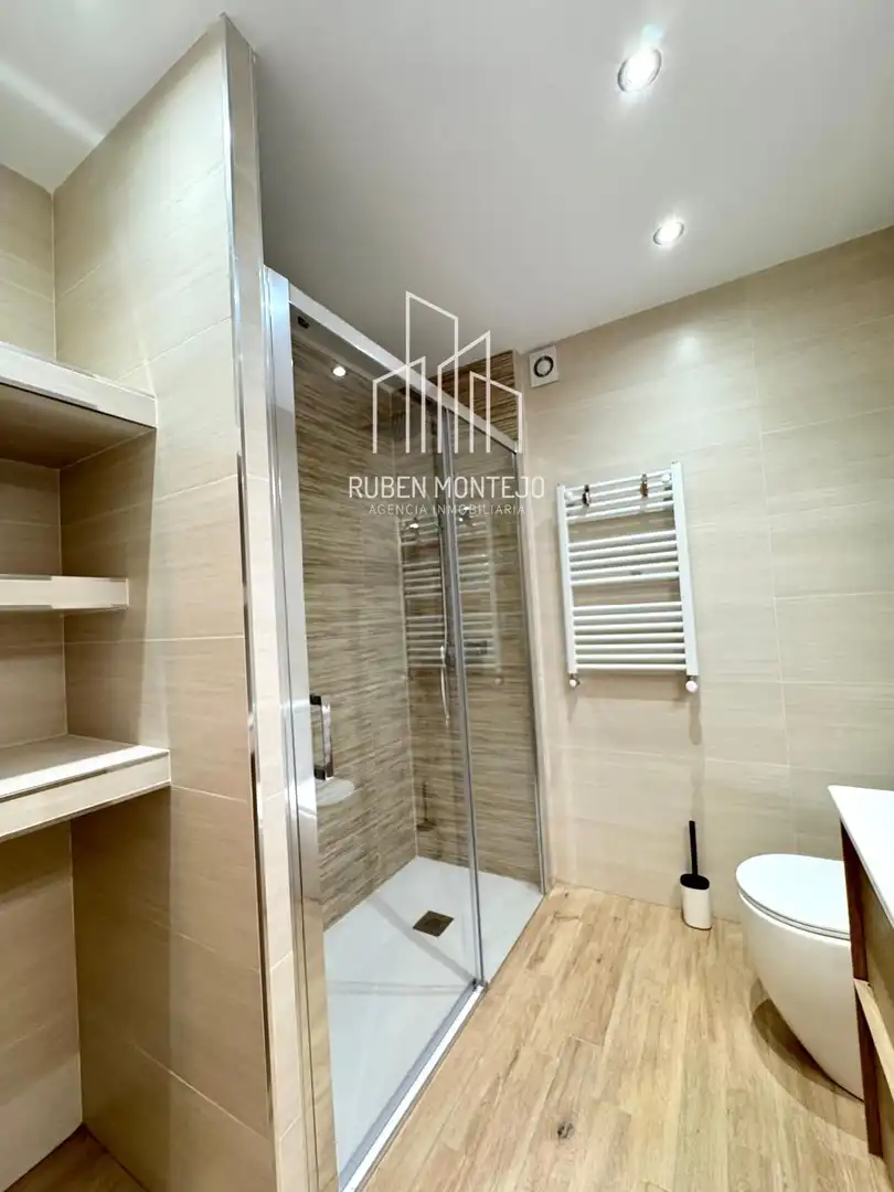 Room in Avenida de Portugal 141 3ºF, 141, Carmelitas