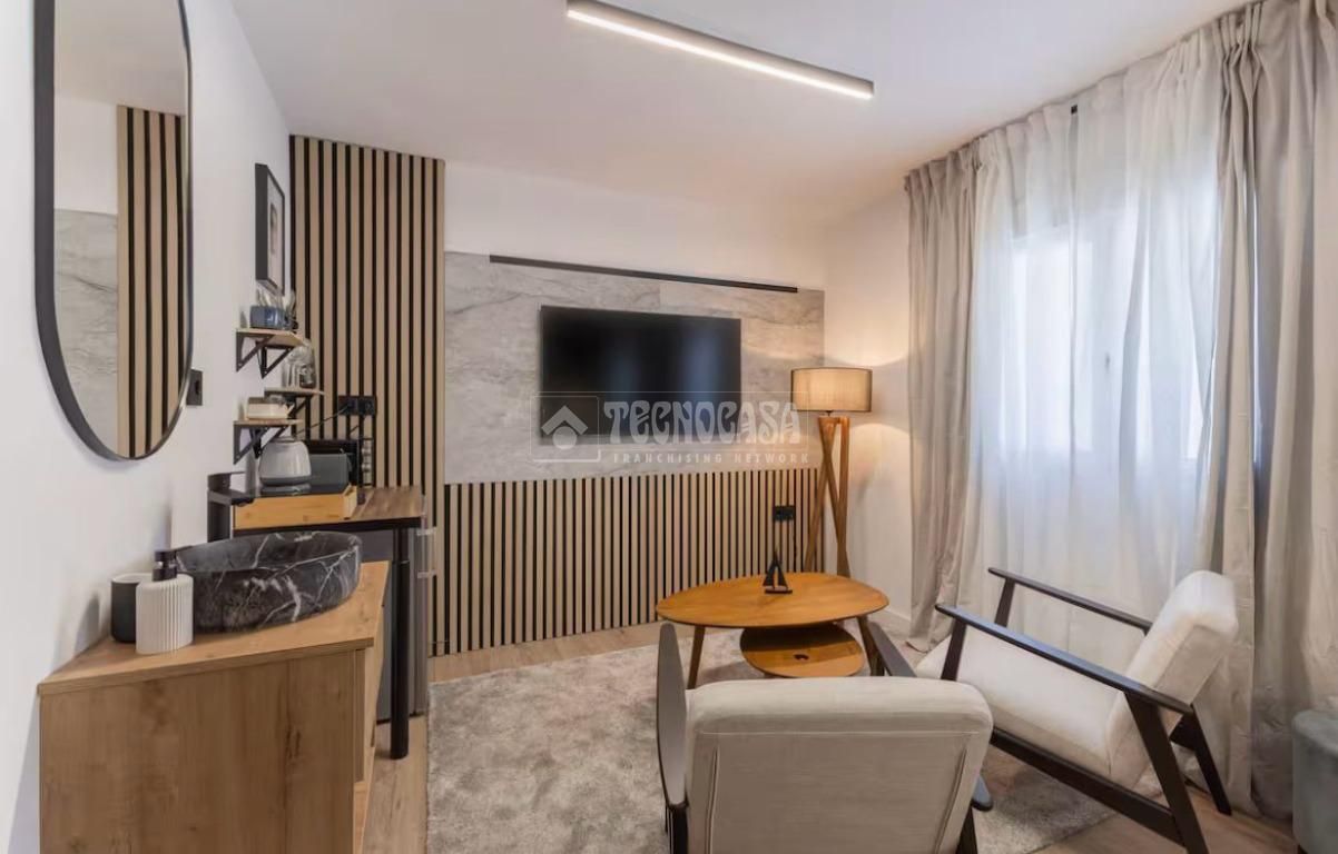 Living room of Flat for sale in  Madrid Capital  with Air Conditioner, Heating and Furnished