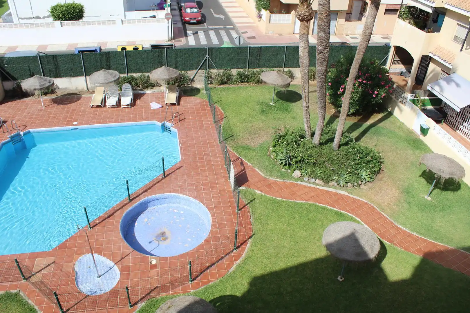 Piscina de Apartamento en venta en Roquetas de Mar con Aire acondicionado, Jardín privado y Piscina
