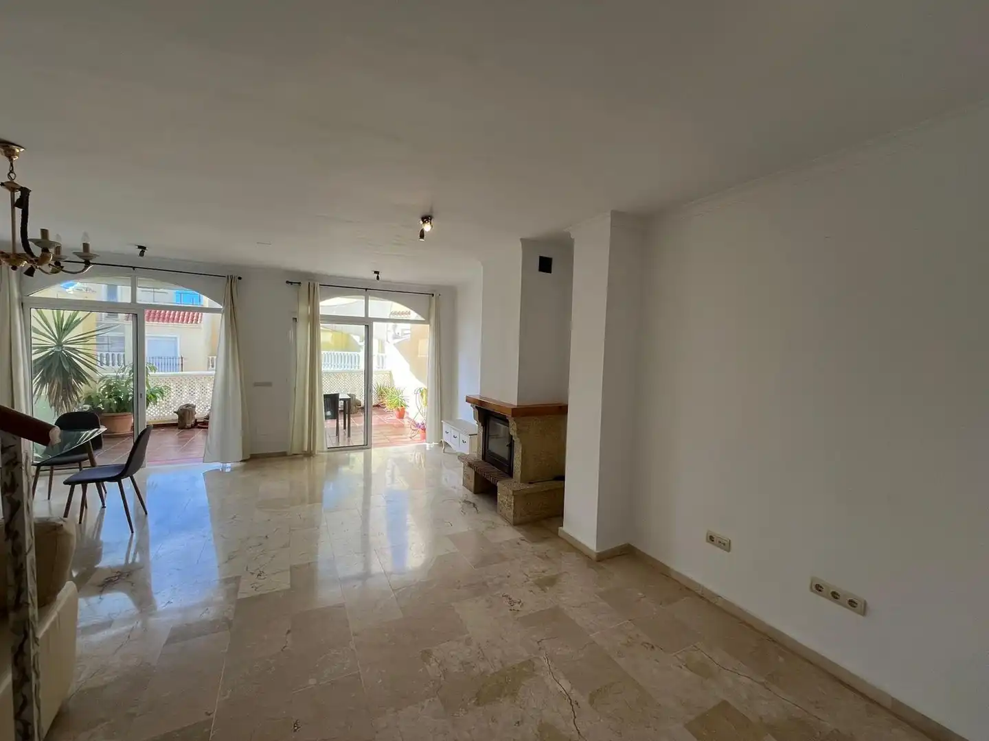 Casa adosada en venta en Estepona con Terraza y Piscina comunitaria