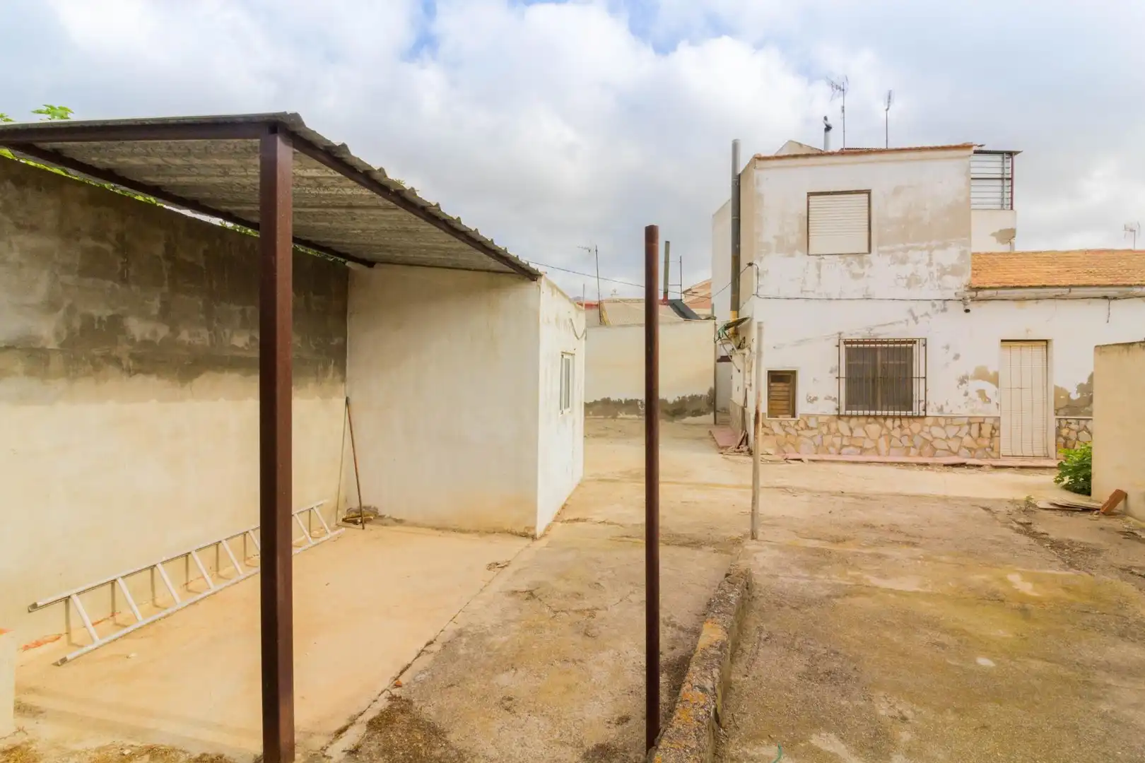 Außenansicht von Country house zum Verkauf in Orihuela mit Terrasse