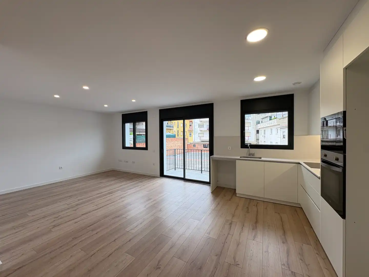 Sala de estar de Piso en venta en Torelló con Calefacción, Parquet y Terraza