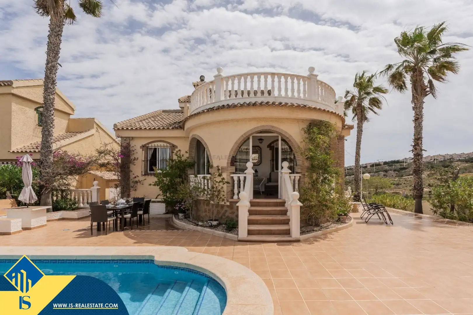 Chalet con piscina en venta en Gran Alacant
