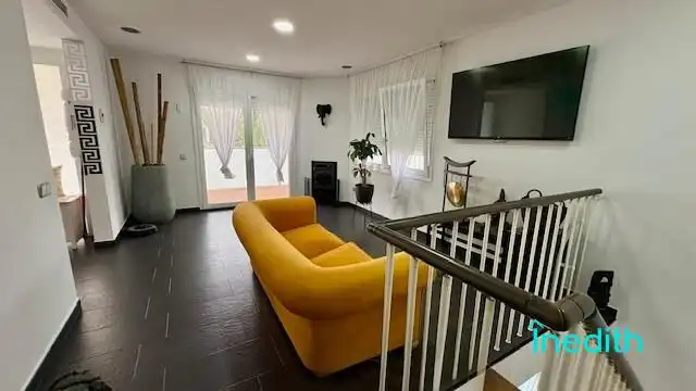 Sala d'estar de Casa o xalet en venda en Cunit amb Aire condicionat, Calefacció i Jardí privat