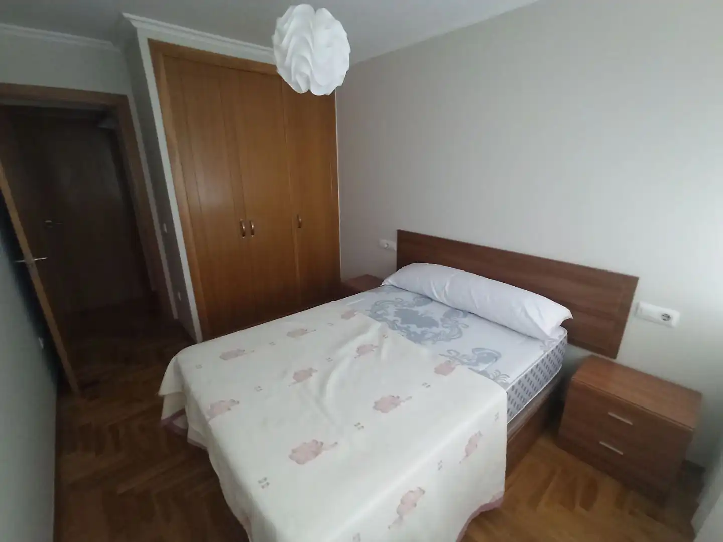 Bedroom of Apartments for rent in Vigo   with Heating, Parquet flooring and Storage room