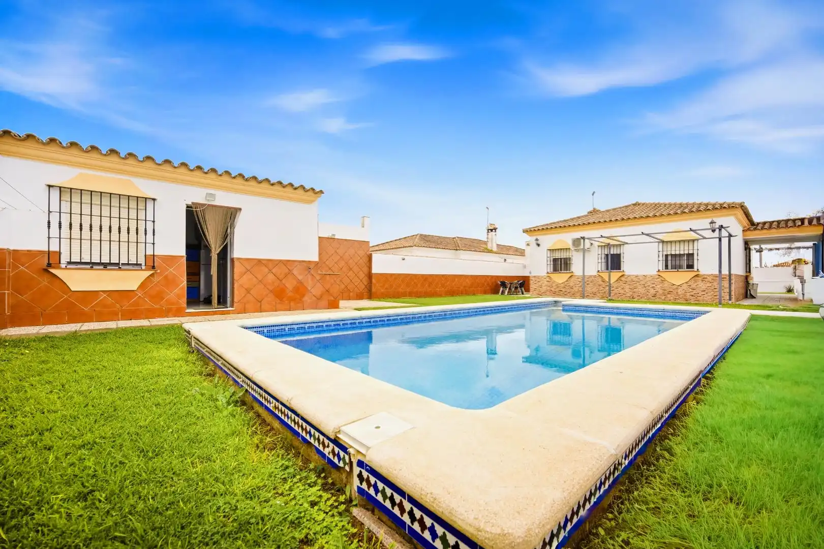 Piscina de Casa o chalet en venta en Chiclana de la Frontera con Aire acondicionado, Jardín privado y Terraza
