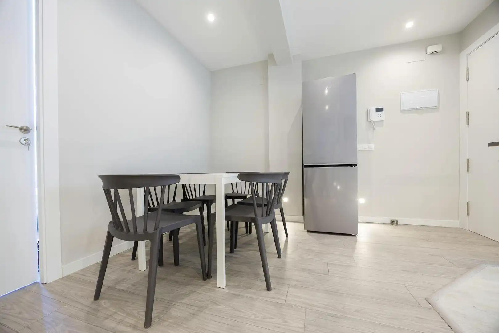 Dining room of Flat for share in Valencia  with Air Conditioner, Washing machine and TV