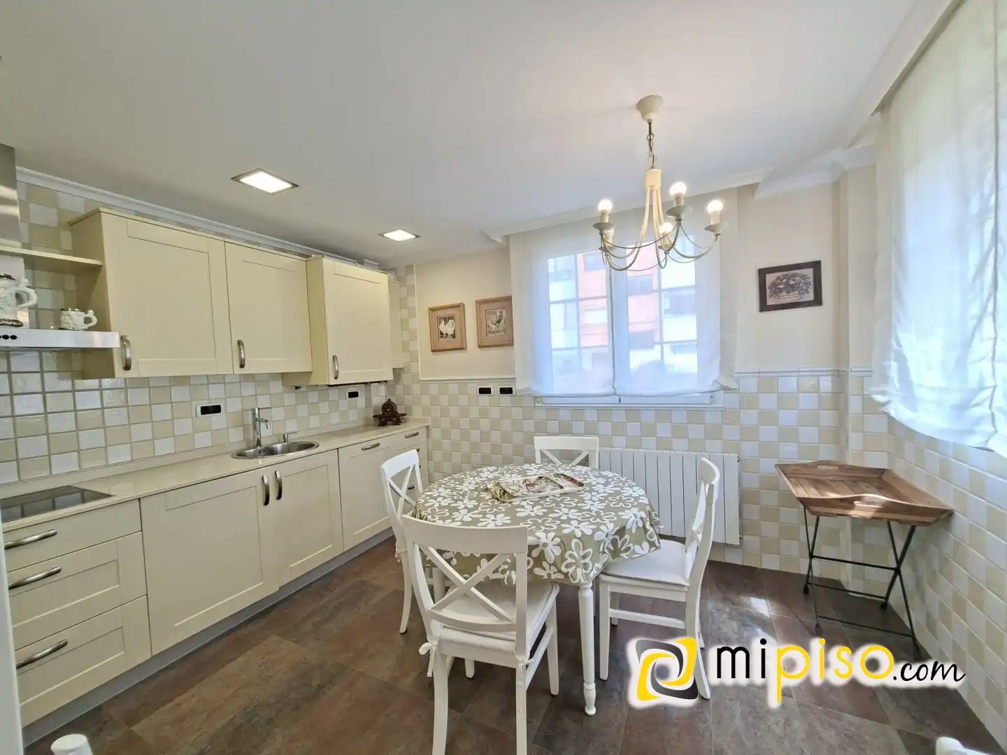 Cocina de Casa o chalet de alquiler en Laredo con Calefacción, Jardín privado y Amueblado