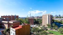 Exterior view of Flat for sale in L'Hospitalet de Llobregat  with Terrace and Balcony