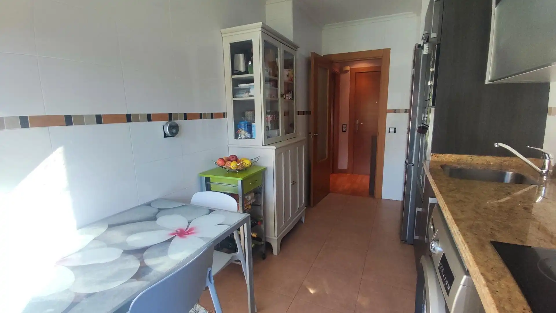Cocina de Piso en venta en Gijón  con Calefacción y Trastero