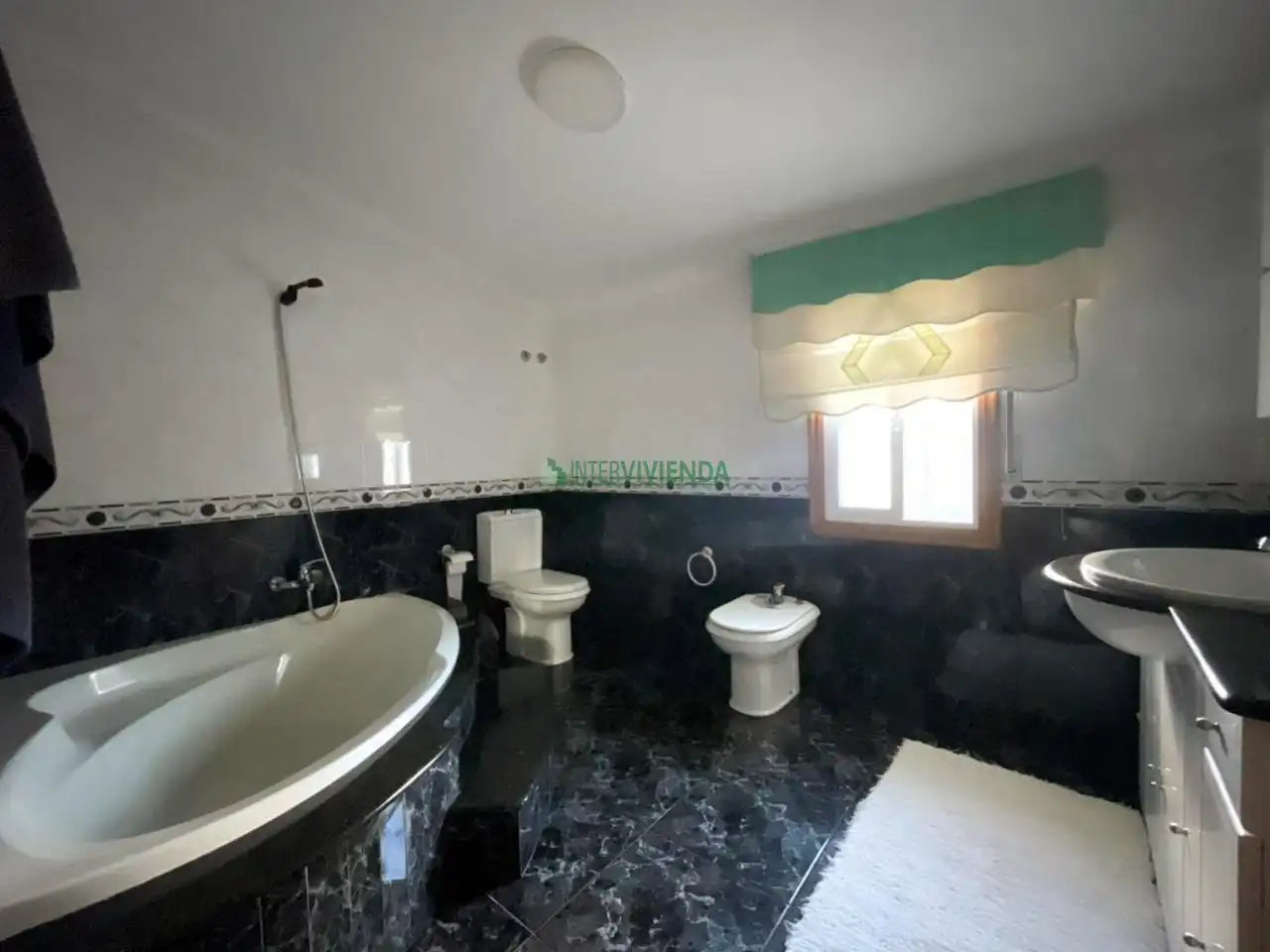 Baño de Casa o chalet en venta en Redondela con Calefacción, Jardín privado y Terraza