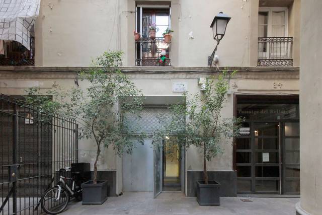 Local comercial en Alquiler en Pj del Reloj en Barri Gòtic