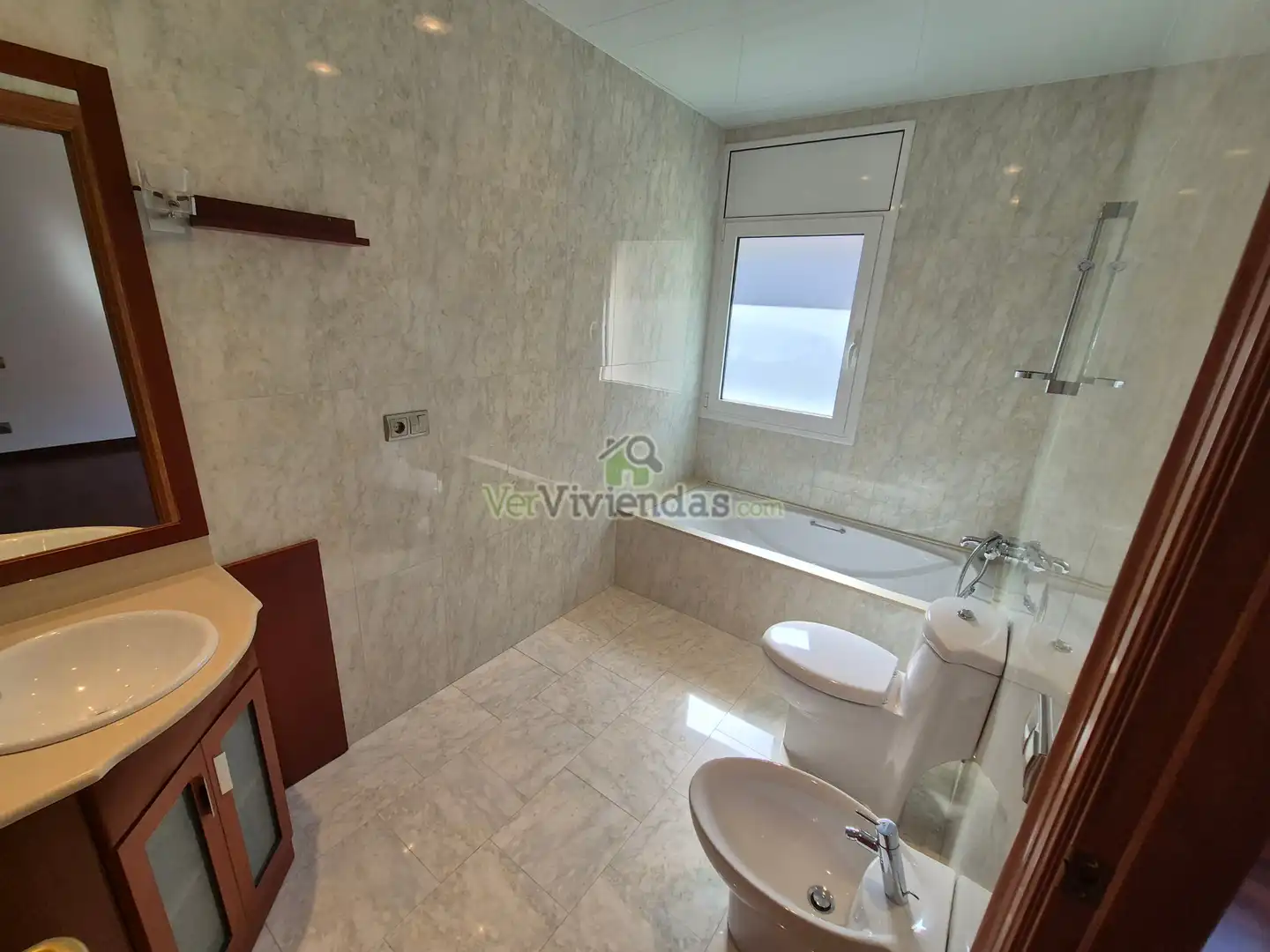 Baño de Casa o chalet en venta en Vallirana con Aire acondicionado, Calefacción y Jardín privado