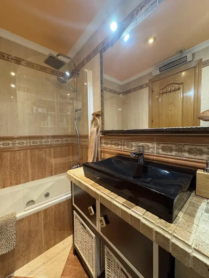 Bathroom of Flat for rent in Madrid  with Heating, Terrace and Furnished