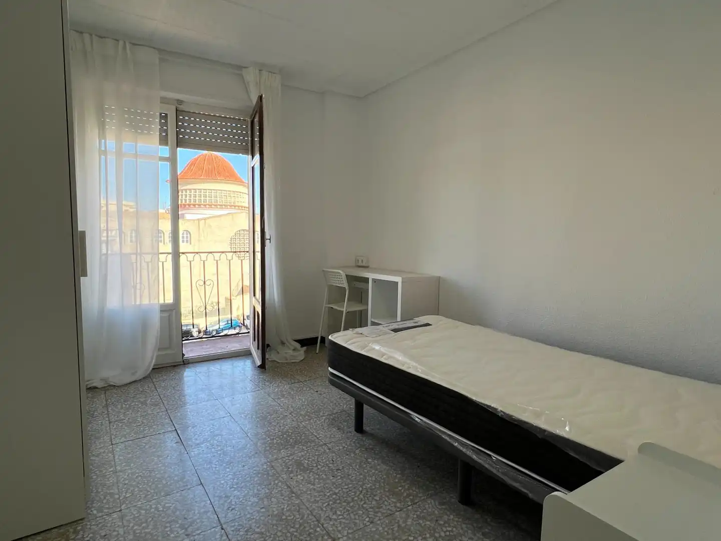 Habitación de Piso de alquiler en Elche / Elx con Amueblado y Balcón