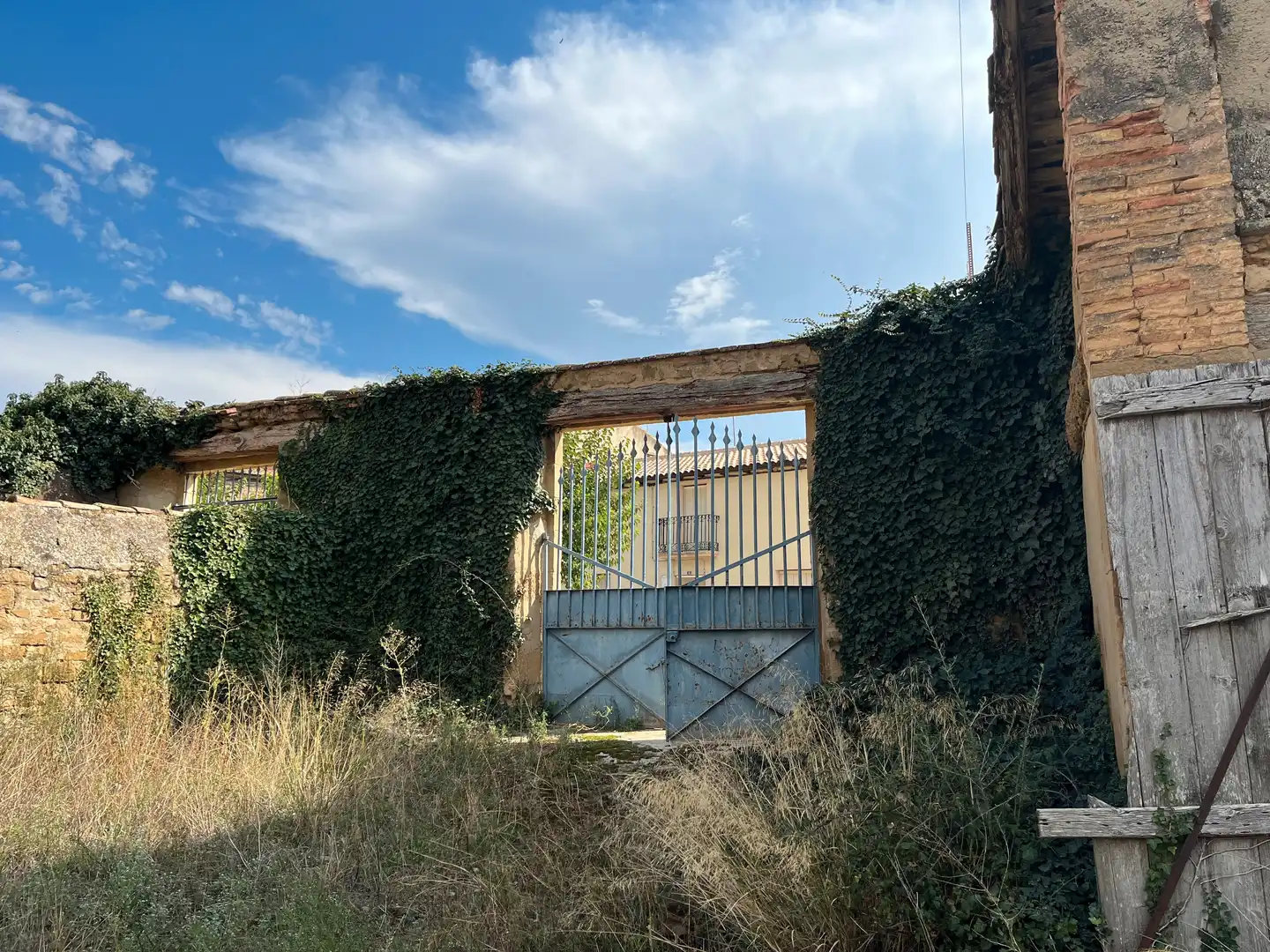 Vista exterior de Casa o xalet en venda en Murillo El Cuende amb Jardí privat i Balcó