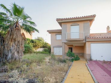 Casa aparellada en venda a Cm de la Paralela
