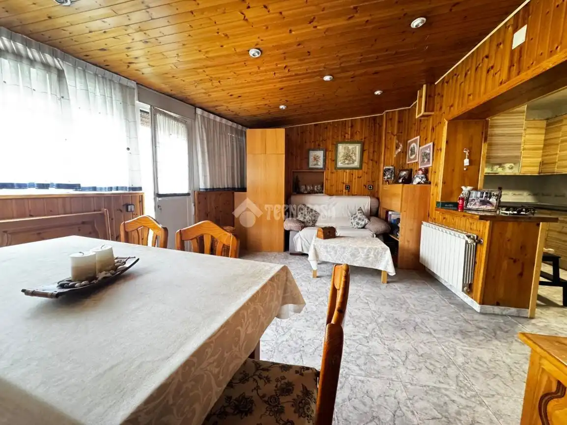 Sala de estar de Casa adosada en venta en Pedrezuela con Aire acondicionado, Calefacción y Jardín privado