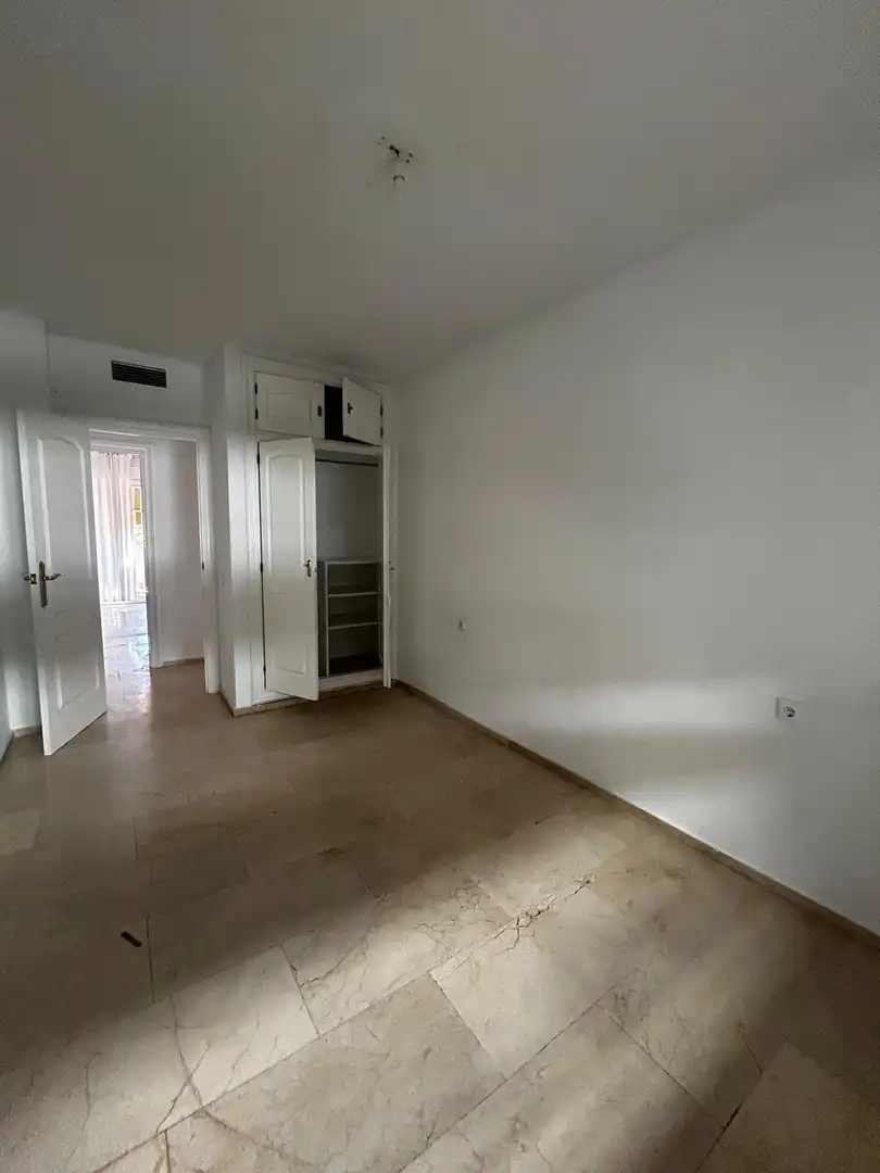 Habitación de Piso de alquiler en Córdoba con Aire acondicionado, Jardín privado y Piscina comunitaria