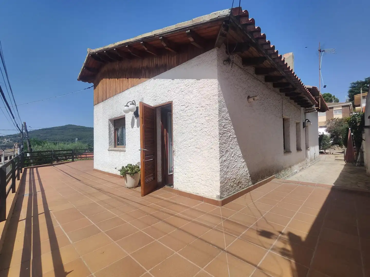 Vista exterior de Casa o xalet en venda en Vallbona d'Anoia amb Aire condicionat, Jardí privat i Terrassa