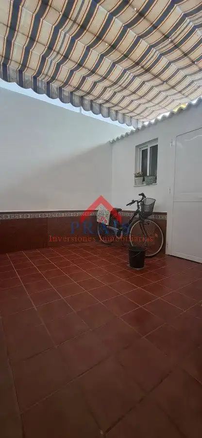 Vista exterior de Casa adosada en venta en Utrera con Aire acondicionado y Trastero