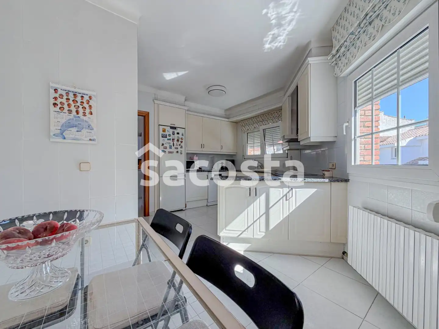 Cocina de Casa adosada en venta en Pineda de Mar con Aire acondicionado, Calefacción y Jardín privado