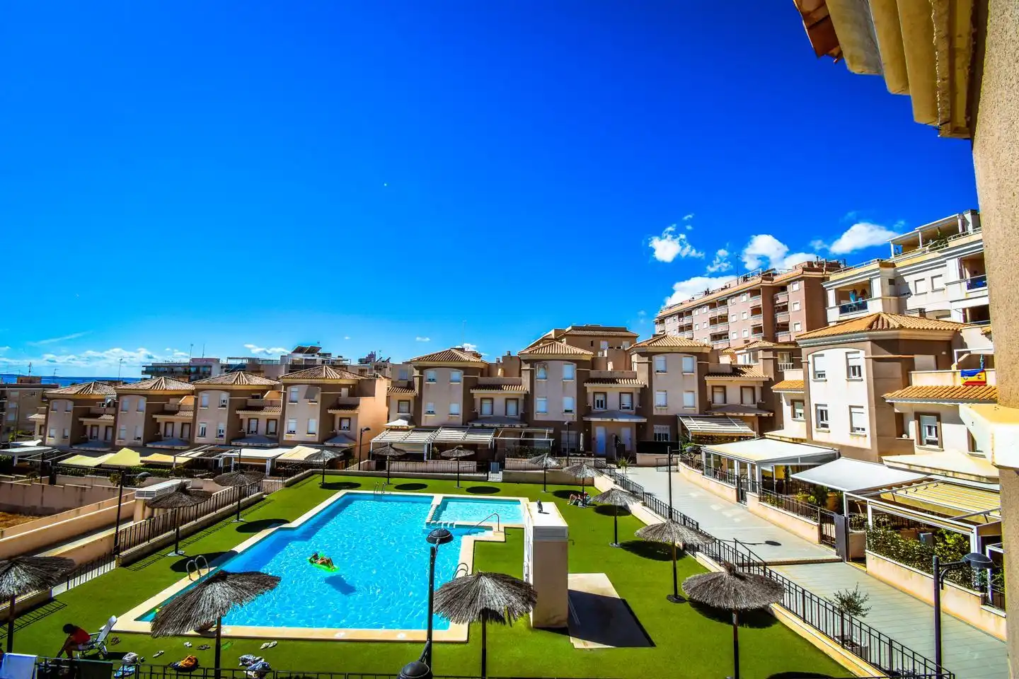 Vista exterior de Casa o chalet en venta en Santa Pola con Terraza, Piscina y Piscina comunitaria