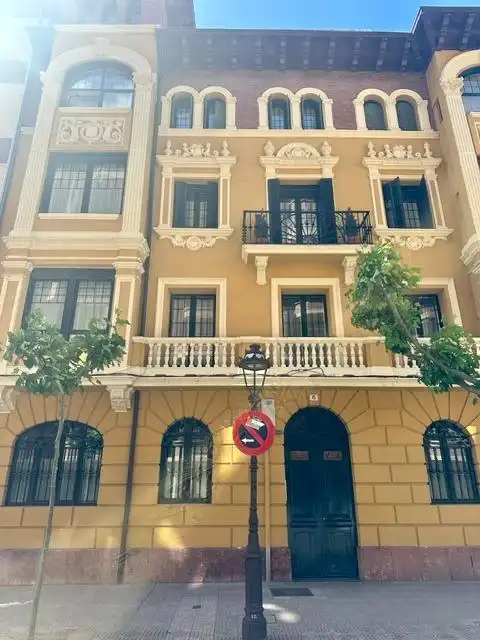 Außenansicht von Wohnung zum Verkauf in Burgos mit Heizung, Parkett und Möbliert