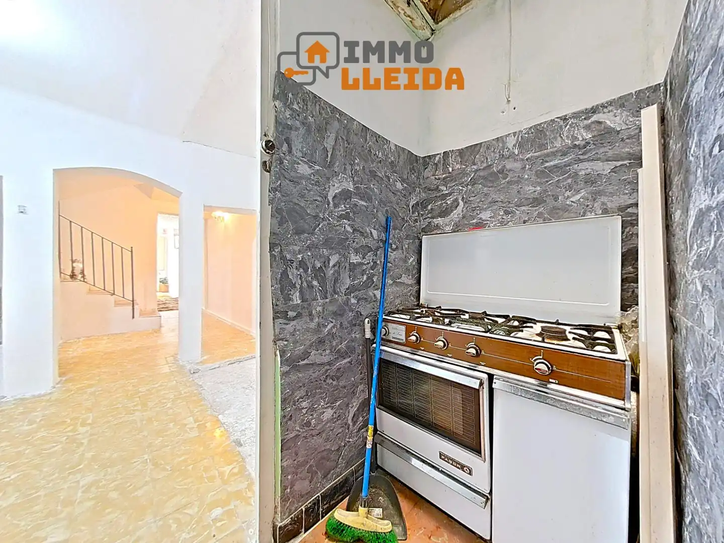 Cuina de Casa adosada en venda en Cervera, Lleida