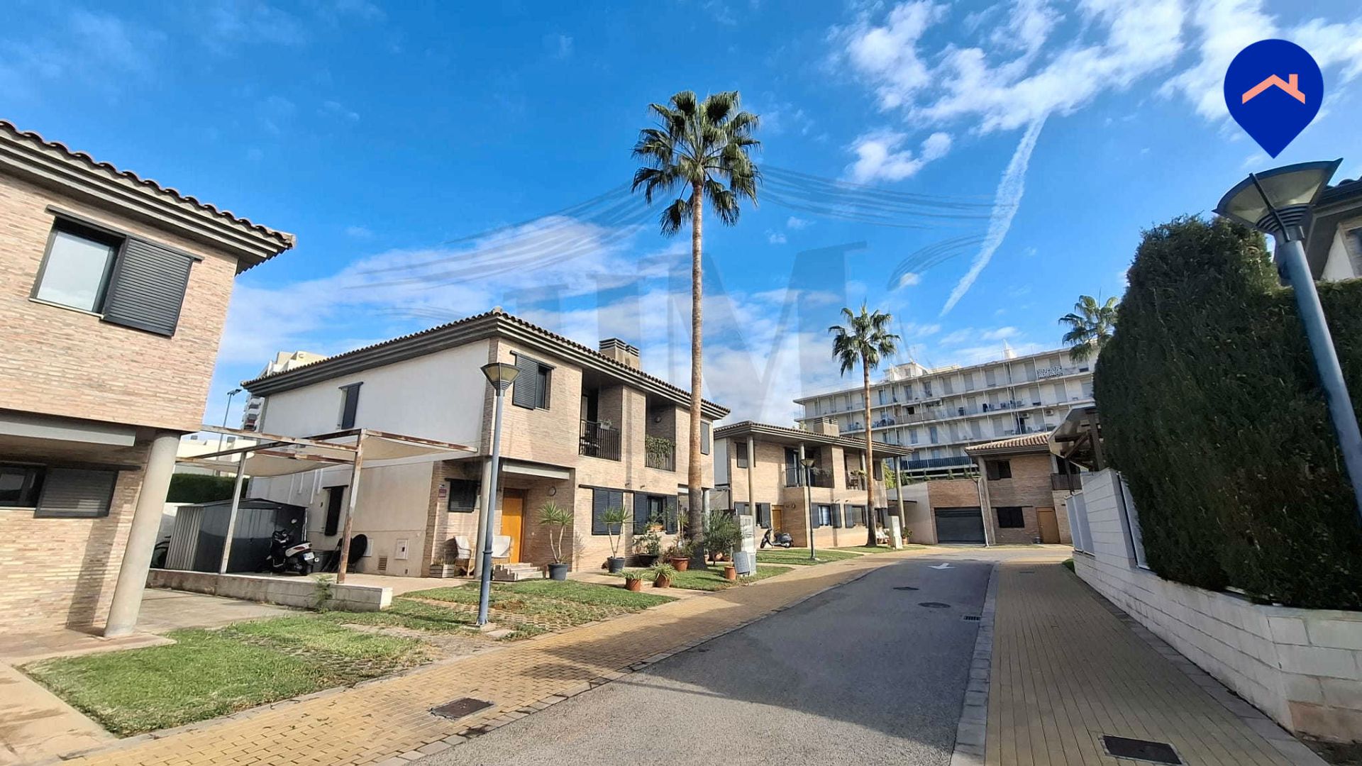 Vista exterior de Casa adosada en venda en Paterna amb Aire condicionat, Calefacció i Jardí privat