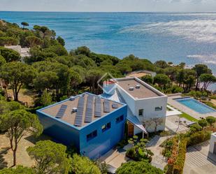 Vista exterior de Casa o xalet en venda en Colera amb Aire condicionat, Terrassa i Piscina