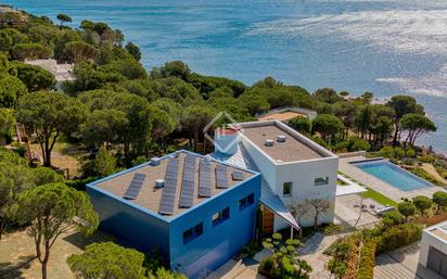 Vista exterior de Casa o xalet en venda en Colera amb Aire condicionat, Terrassa i Piscina