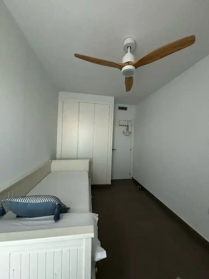 Dormitori de Apartament de lloguer en Moncofa amb Piscina i Balcó