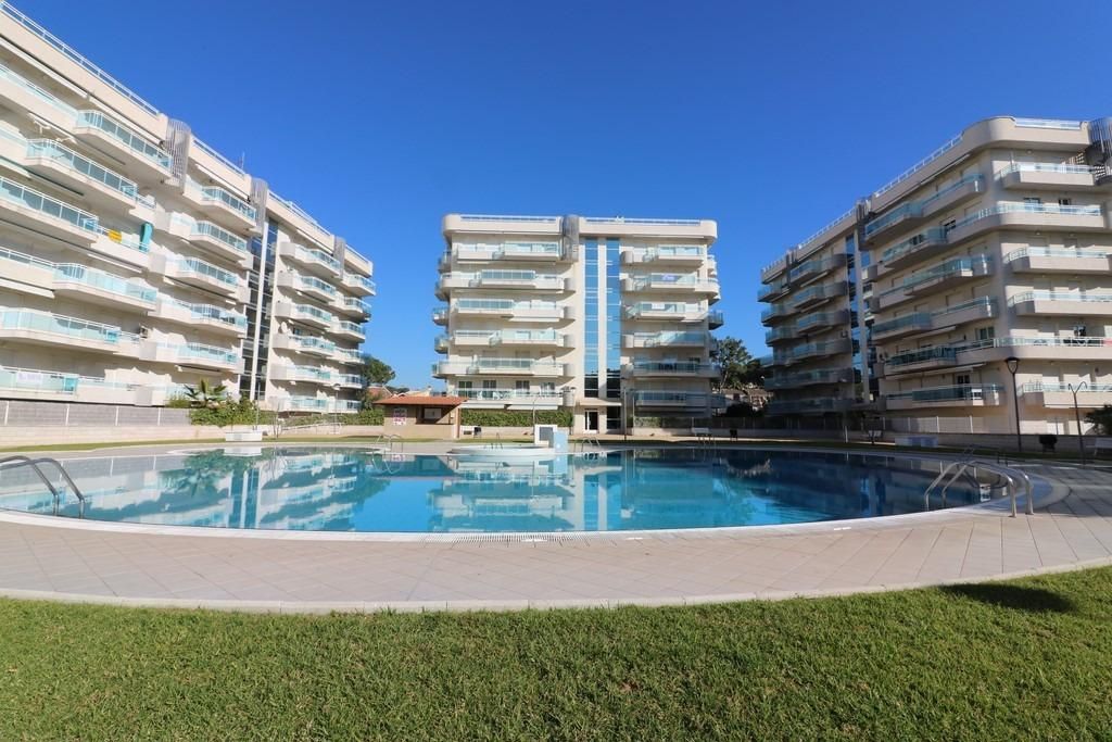 Swimming pool of Attic for sale in Salou  with Air Conditioner, Private garden and Terrace