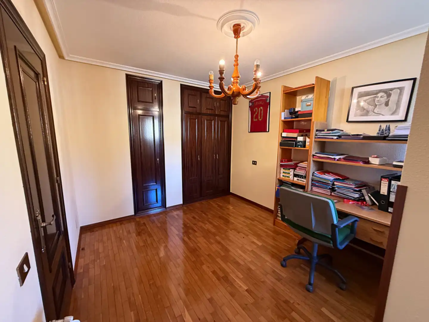 Habitación de Casa adosada en venta en Oviedo  con Calefacción, Jardín privado y Parquet