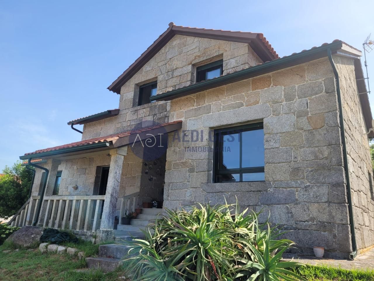 Vista exterior de Casa o chalet en venta en Cangas  con Calefacción, Jardín privado y Terraza