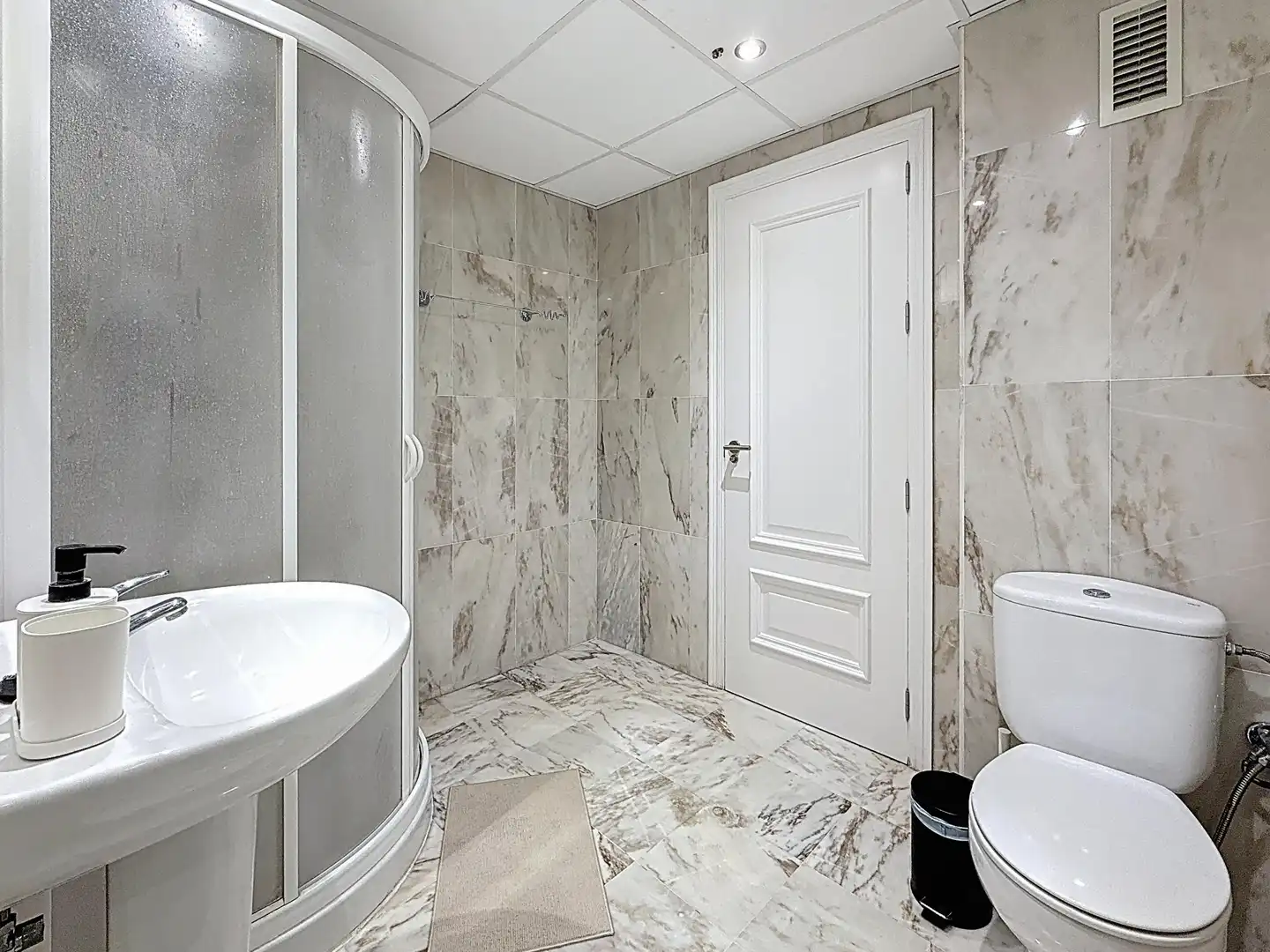 Baño de Apartamento en venta en Mijas con Aire acondicionado, Calefacción y Jardín privado