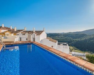 Piscina de Casa adosada en venda en Benahavís amb Aire condicionat, Terrassa i Piscina